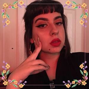 Meet your Posher, Larissa